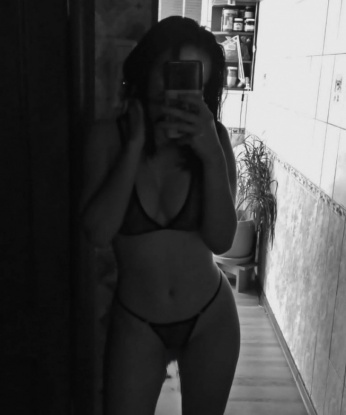 Встречи со мной - это настоящий коктейль страсти и наслаждения! 💋
Я живу в Москве, где тебе будут доступны все мои незабываемые услуги. В моем репертуаре - широкий выбор развлечений, от классического эскорта до острых фантазий. Ты можешь рассчитывать на профессиональный массаж, виртуозные игры с ролевыми костюмами и многое другое. 😉
Мои фото говорят сами за себя - я стильная и сексуальная, с привлекательными формами, которые притягивают взгляды мужчин. Но помимо внешней привлекательности, я обладаю искренней добротой и интеллектом, что делает наши встречи по-настоящему запоминающимися. 💫
Многочисленные отзывы о моих услугах свидетельствуют о высочайшем уровне моего сервиса и способности доставить тебе незабываемое удовольствие. Все встречи со мной - чисто конфиденциальны и предлагаются только состоятельным и заботливым джентльменам.
Не упускай возможность окунуться в мир наслаждения и удовольствия вместе со мной. Жду твоего звоночка для устройства качественного отдыха и релаксации. 📞💕 Людмила